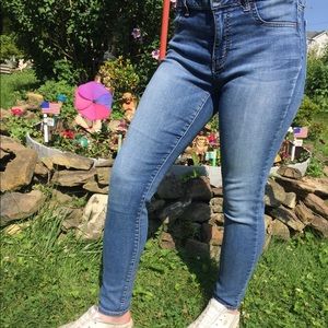 AE “Skinny” Jeans, dark blue.